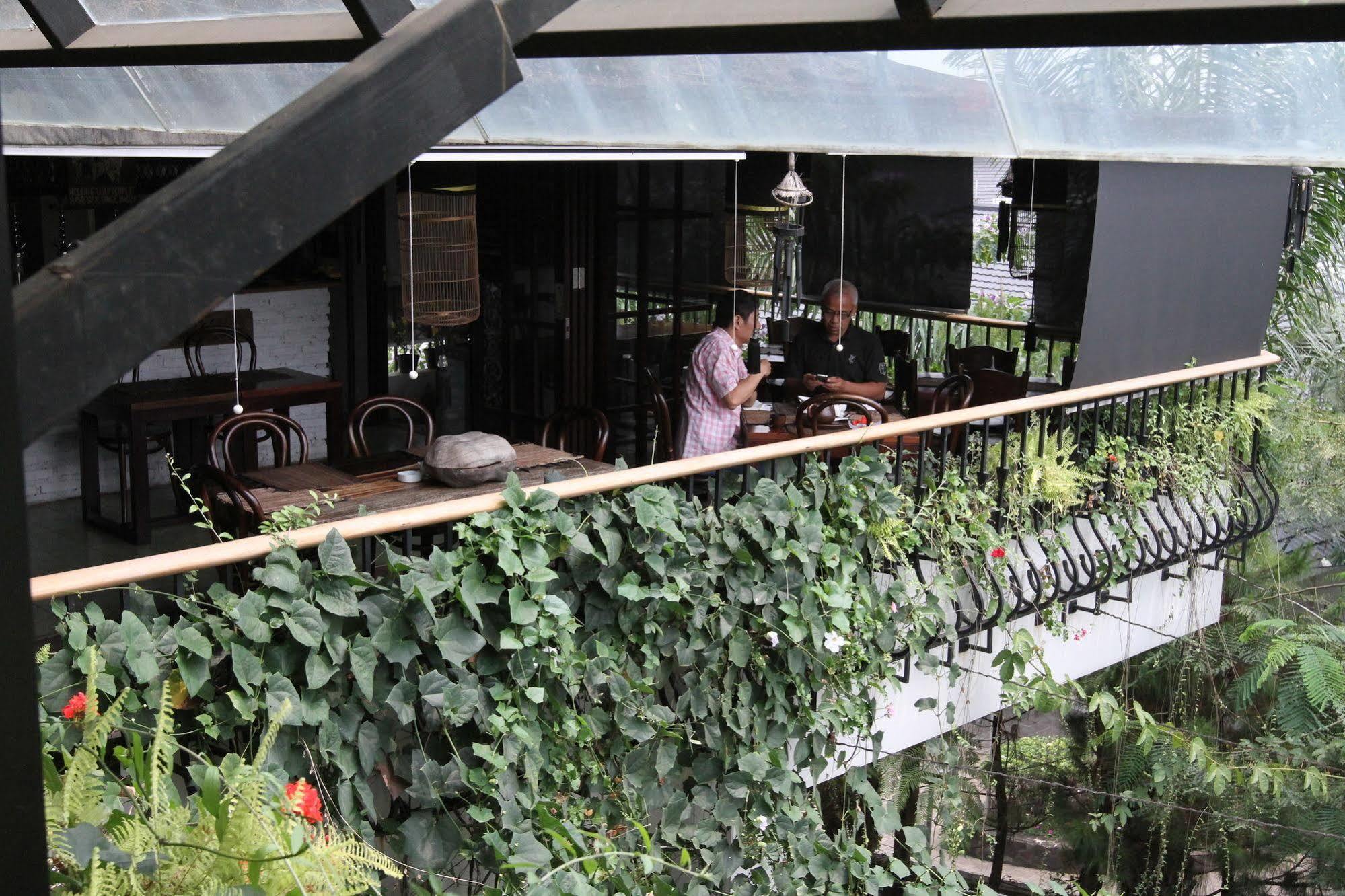 Capital O 852 The Silk At Dago Hotel บันดุง ภายนอก รูปภาพ